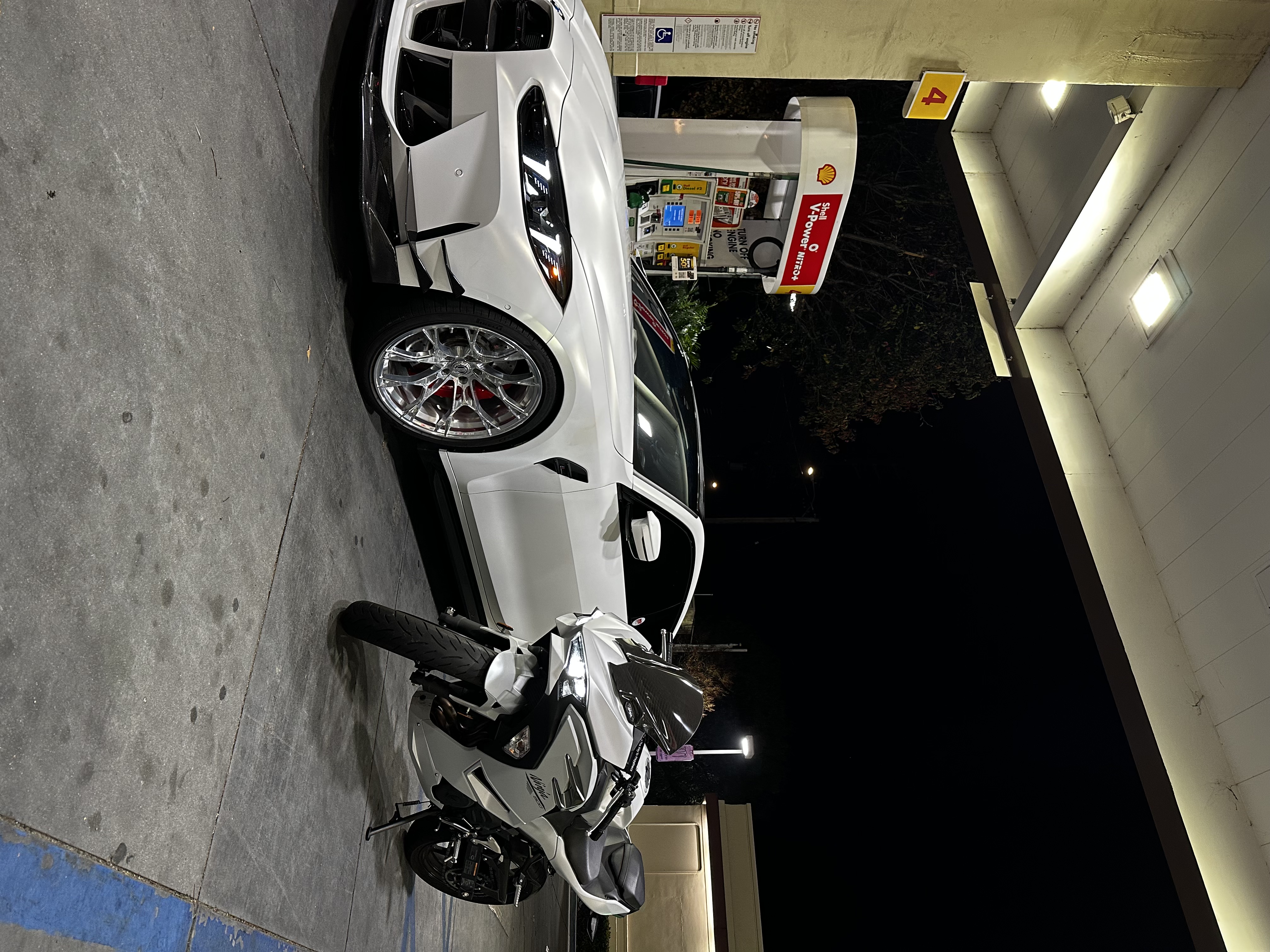 G82 BMW M4 with Motivo Forged MB-A custom wheels in gloss polished clear finish front side view — view 5