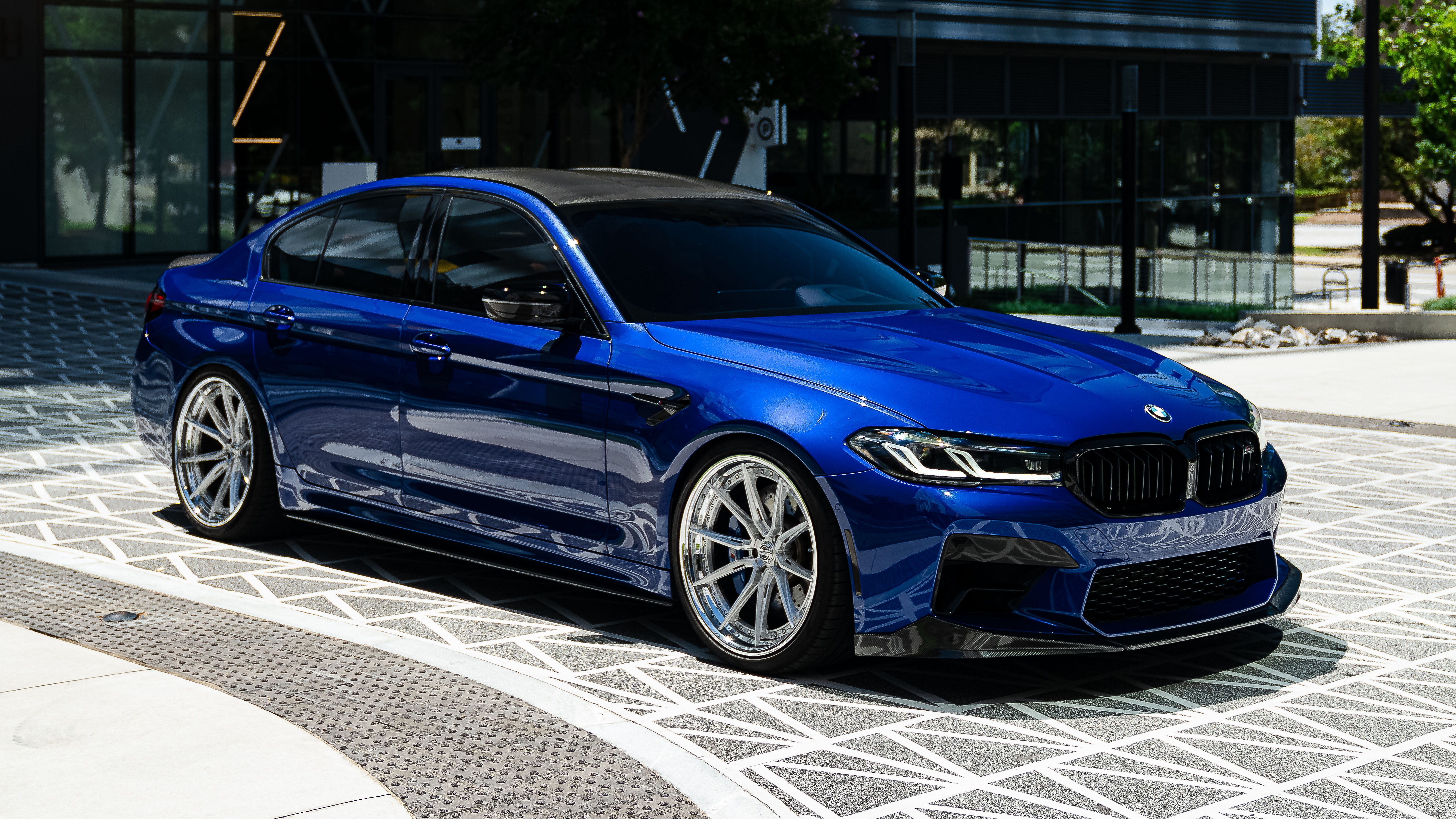 BMW M5 on Motivo Forged wheels