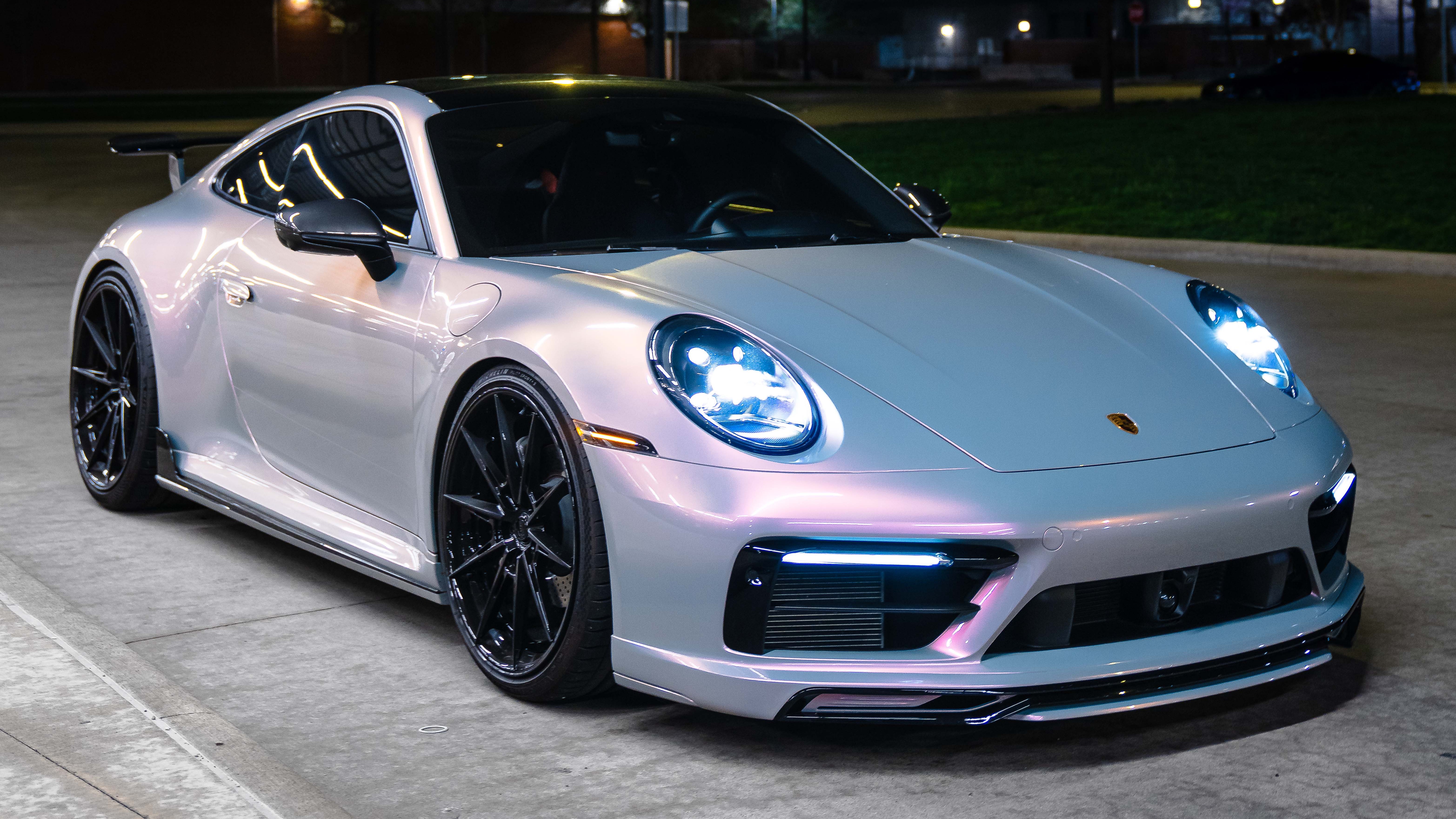 Porsche 911 on Motivo Forged wheels